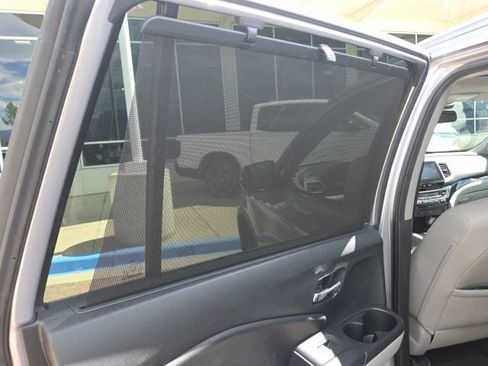 Used 2016 Honda Pilot Touring image 12