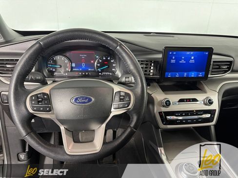 Used 2023 Ford Explorer XLT w/ Equipment Group 202A AWD/4WD image 16
