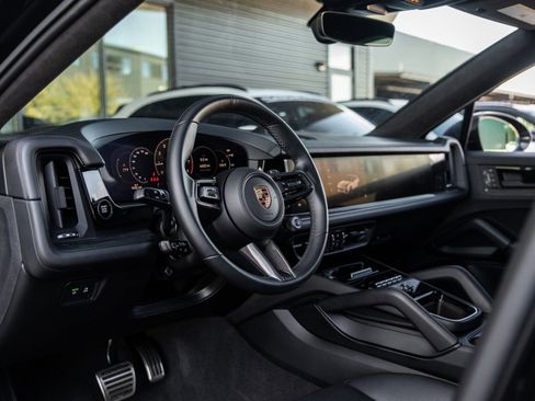 Certified 2025 Porsche Cayenne GTS w/ Technology Package image 4