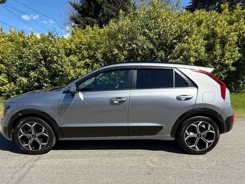 Used 2023 Kia Niro EX Touring FWD image 17