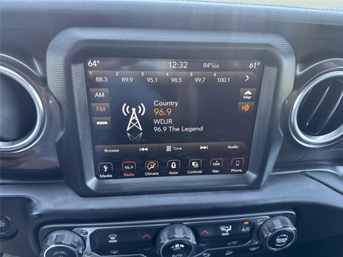 Used 2019 Jeep Wrangler Unlimited Sahara image 28