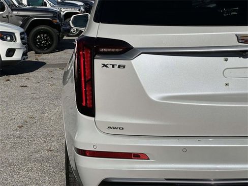 Used 2020 Cadillac XT6 Premium Luxury image 11
