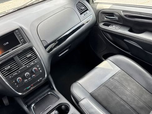 Used 2019 Dodge Grand Caravan SXT w/ Blacktop Package image 20