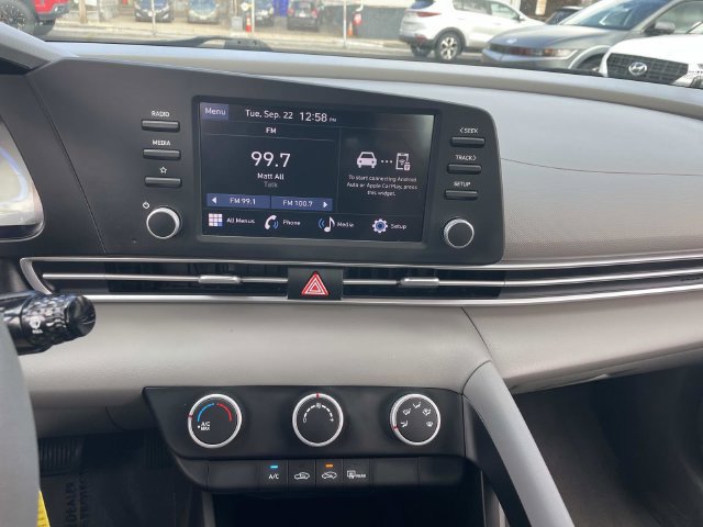 Certified 2024 Hyundai Elantra SE FWD image 21