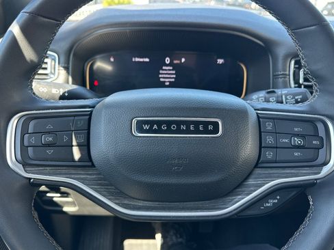 Used 2024 Jeep Wagoneer L Series II w/ Flexible Seating Group image 25