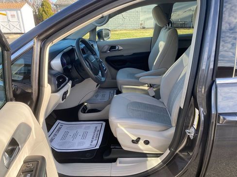 Used 2018 Chrysler Pacifica Touring Plus image 12