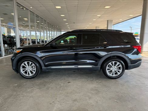 Certified 2020 Ford Explorer XLT w/ Equipment Group 202A RWD image 2