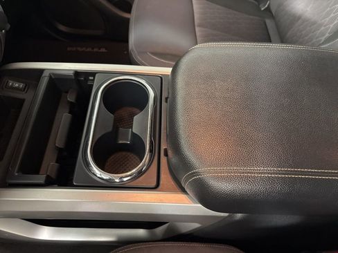 Used 2021 Nissan Titan SV w/ SV Convenience Package image 34