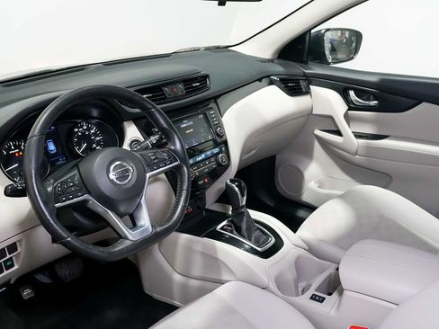 Used 2019 Nissan Rogue Sport SV w/ All-Weather Package FWD image 17