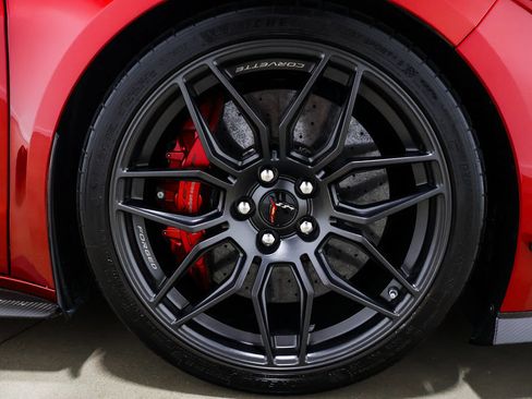Used 2025 Chevrolet Corvette Z06 w/ Z07 Performance Package RWD image 32