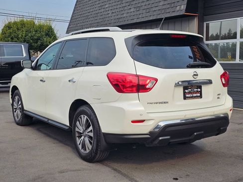 Used 2017 Nissan Pathfinder SL AWD/4WD image 3