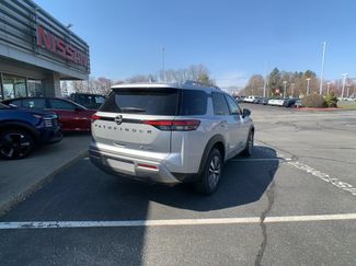Used 2025 Nissan Pathfinder SL AWD/4WD video 3