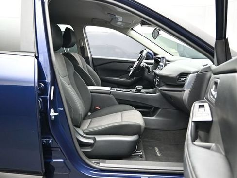Used 2025 Nissan Rogue SV AWD/4WD image 24