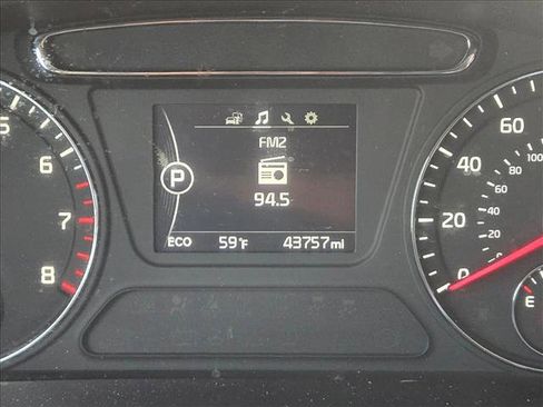 Used 2017 Kia Sorento L image 11