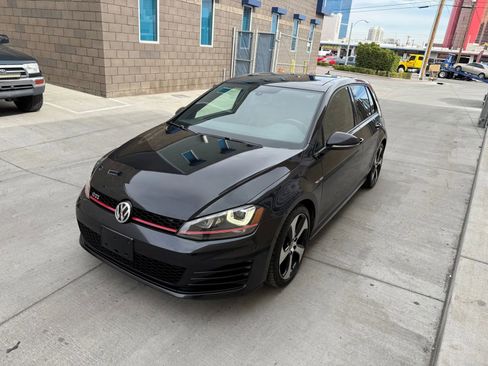 Used 2015 Volkswagen Golf 4-Door image 10