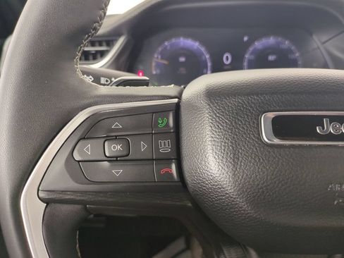 Used 2025 Jeep Grand Cherokee Laredo w/ Luxury Tech Group I AWD/4WD image 31
