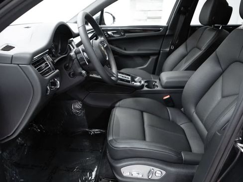 Certified 2026 Porsche Macan AWD/4WD image 23