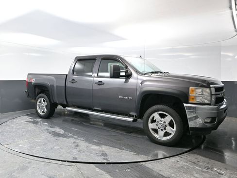 Used 2011 Chevrolet Silverado 2500 LT w/ Interior Plus Package image 4