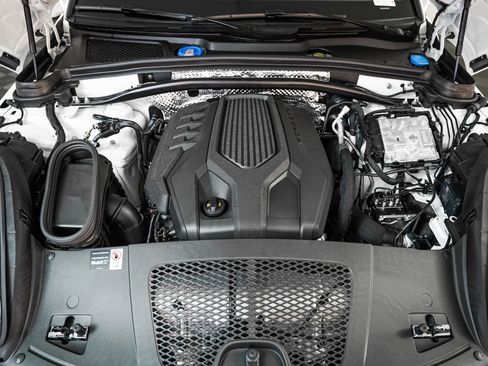 New 2026 Porsche Macan image 13