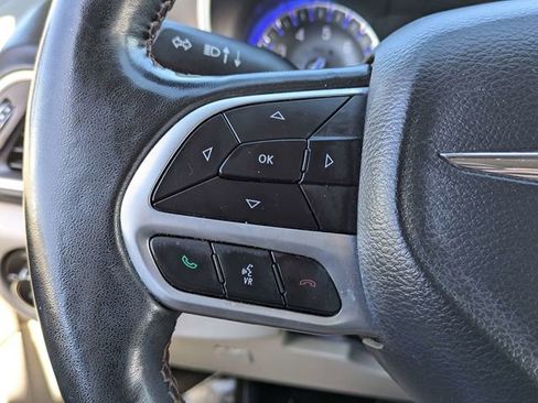 Used 2020 Chrysler Pacifica Touring-L w/ Tire & Wheel Group image 27