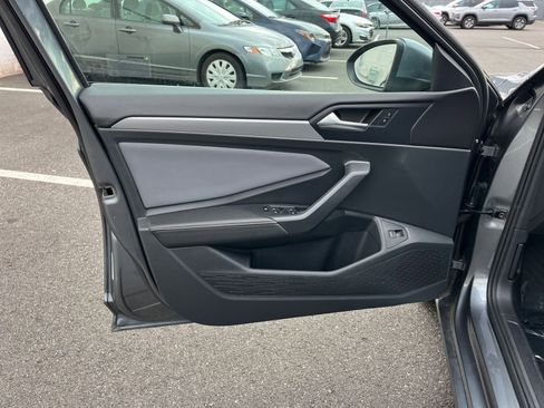 Used 2025 Volkswagen Jetta SE image 20