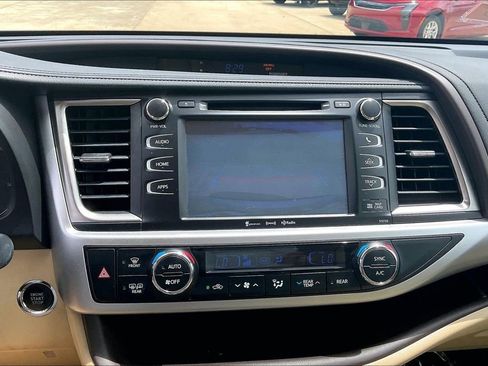 Used 2016 Toyota Highlander XLE FWD image 21