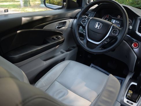 Used 2017 Honda Pilot EX-L image 2