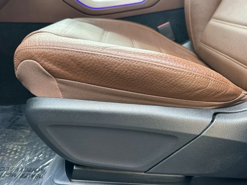 Used 2025 Mercedes-Benz GLS 450 4MATIC image 14