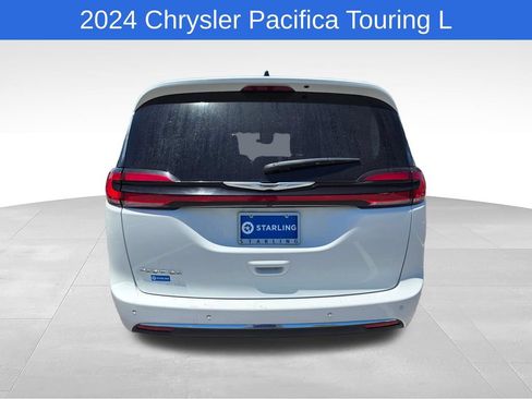 Used 2024 Chrysler Pacifica Touring-L FWD image 8