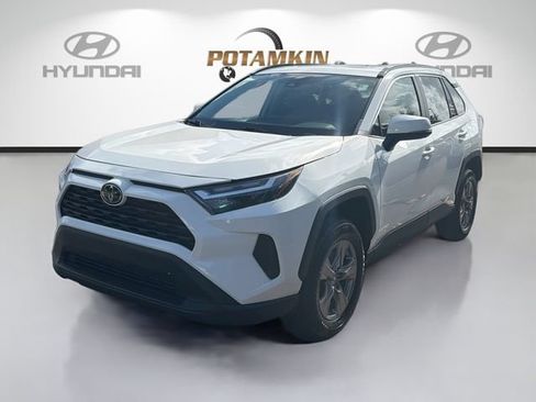 Used 2023 Toyota RAV4 XLE w/ Convenience Package FWD image 1