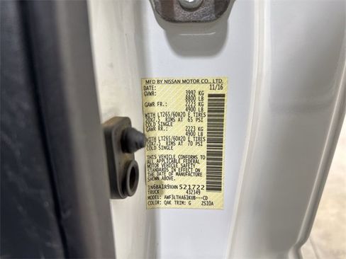 Used 2017 Nissan Titan SV image 29