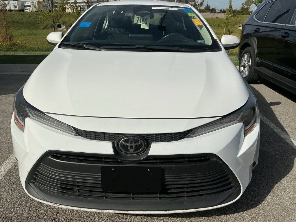 Used 2025 Toyota Corolla LE FWD image 18