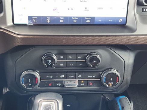 Used 2022 Ford Bronco Outer Banks AWD/4WD image 18