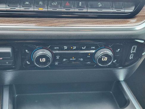 Used 2024 Chevrolet Silverado 1500 LT Trail Boss w/ Convenience Package II AWD/4WD image 18