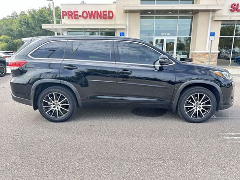 Used 2018 Toyota Highlander SE AWD/4WD image 7