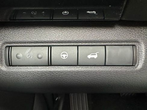 New 2025 Nissan Pathfinder SV w/ Black Appearance Package image 30