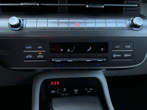 Used 2025 Hyundai Kona SEL image 28