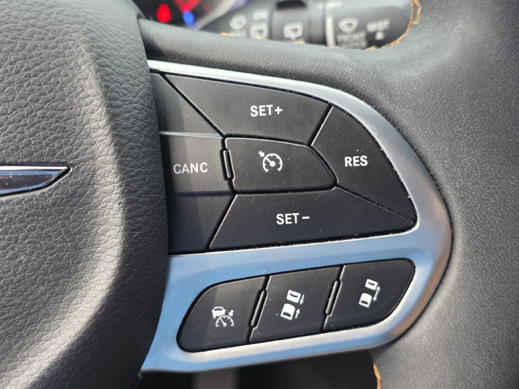Used 2022 Chrysler Pacifica Pinnacle FWD image 38