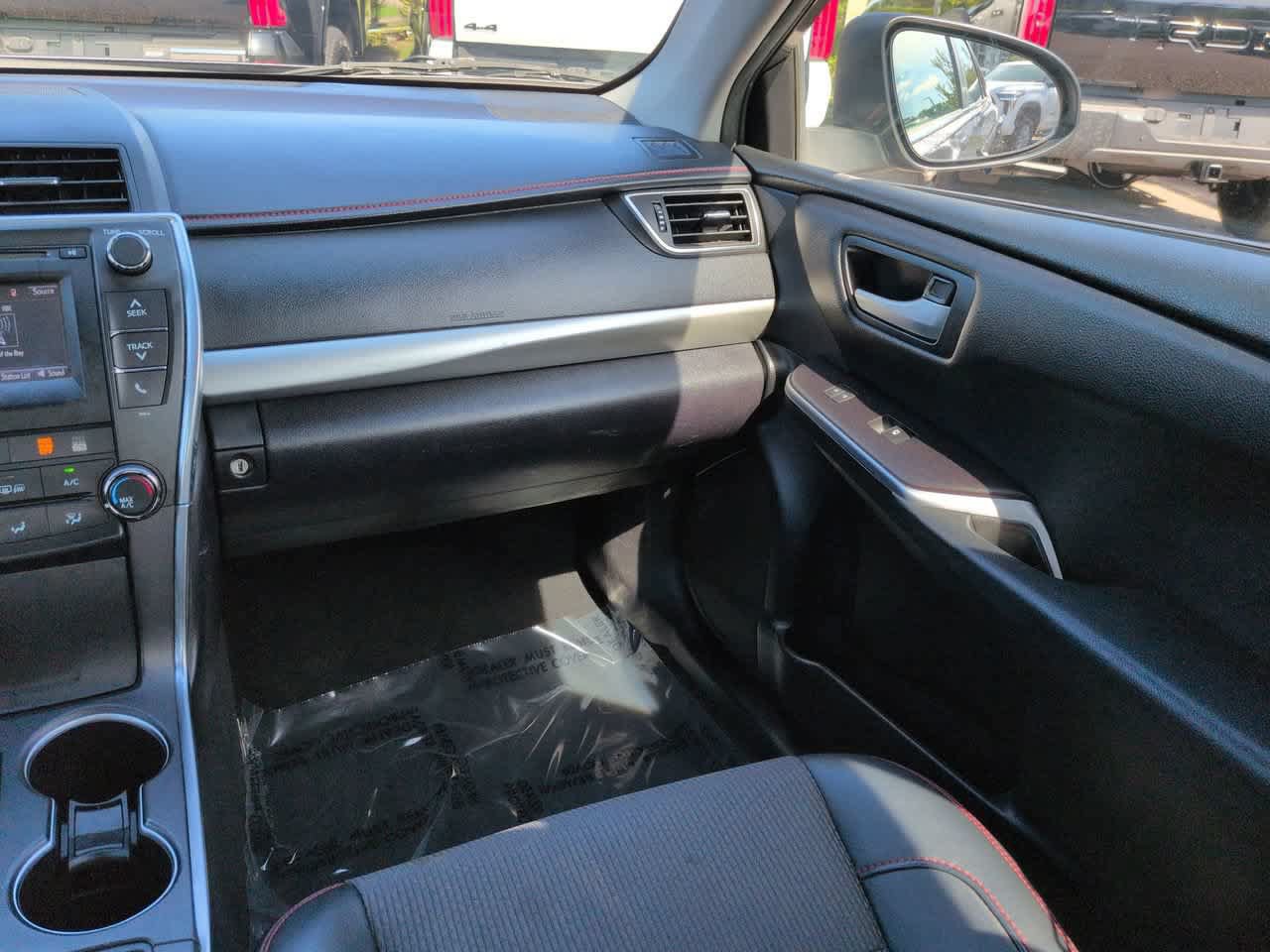 Used 2017 Toyota Camry SE FWD image 16