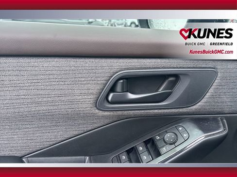 Used 2023 Nissan Rogue S image 15