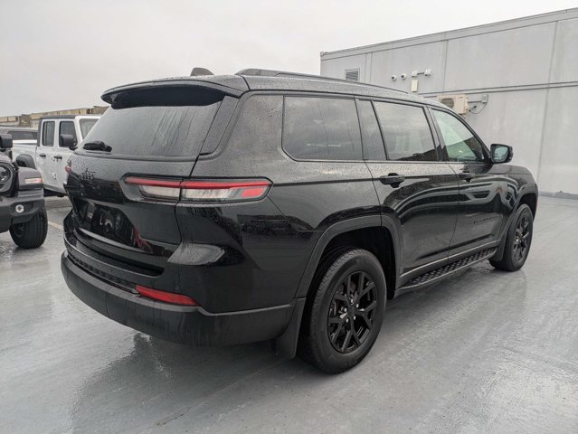 Certified 2024 Jeep Grand Cherokee L Altitude AWD/4WD image 3
