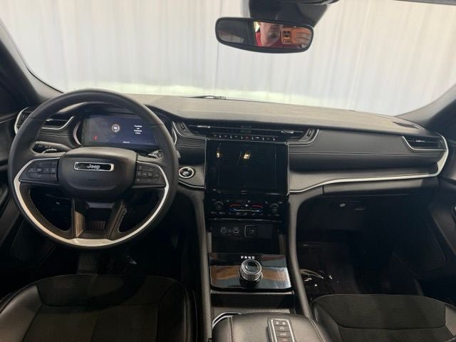 Used 2025 Jeep Grand Cherokee L Altitude AWD/4WD image 4