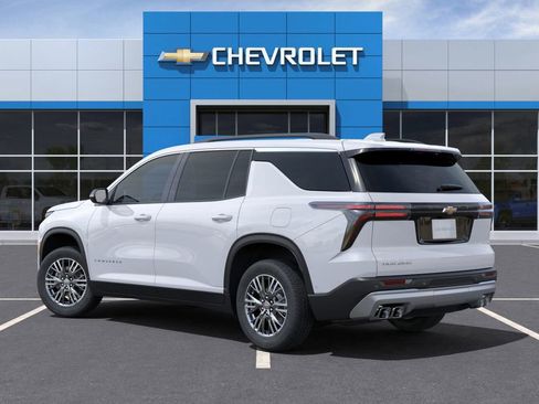 New 2025 Chevrolet Traverse LT FWD image 3