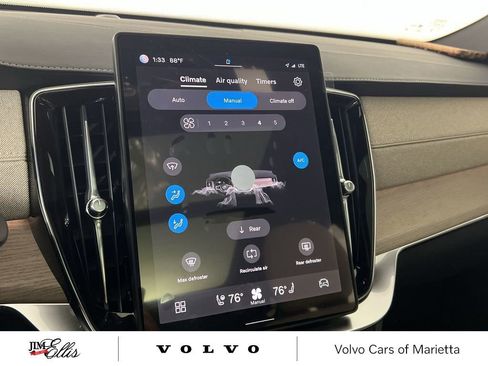 Used 2025 Volvo XC90 B6 Core w/ Climate Package image 18