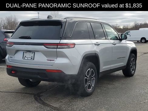 Used 2022 Jeep Grand Cherokee Trailhawk w/ Luxury Tech Group III image 8