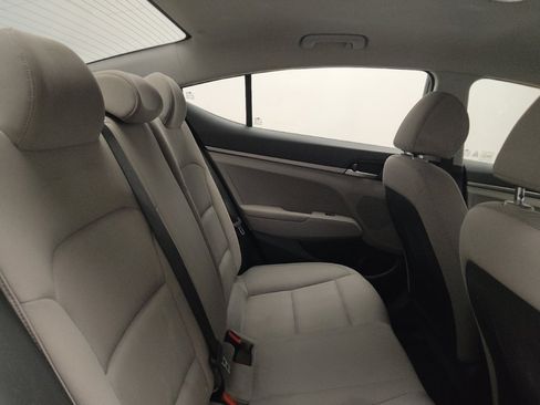 Used 2018 Hyundai Elantra SE FWD image 19