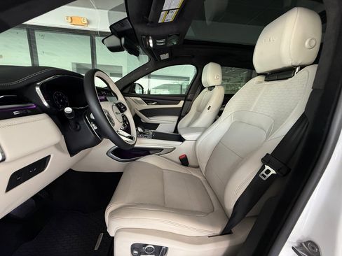 Used 2025 Jaguar F-PACE R-Dynamic S AWD/4WD image 5