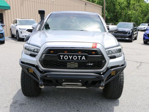 Used 2021 Toyota Tacoma TRD Off-Road w/ Technology Package AWD/4WD image 11