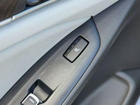 Used 2019 Honda Accord Touring image 9