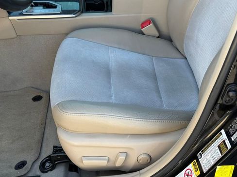 Used 2014 Toyota Camry XLE w/ Leather Package image 19